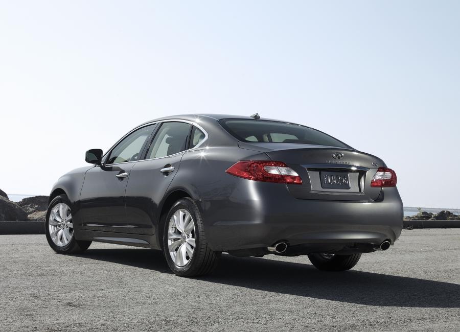  Infiniti M56 2010 года  (фото 25 из 34)